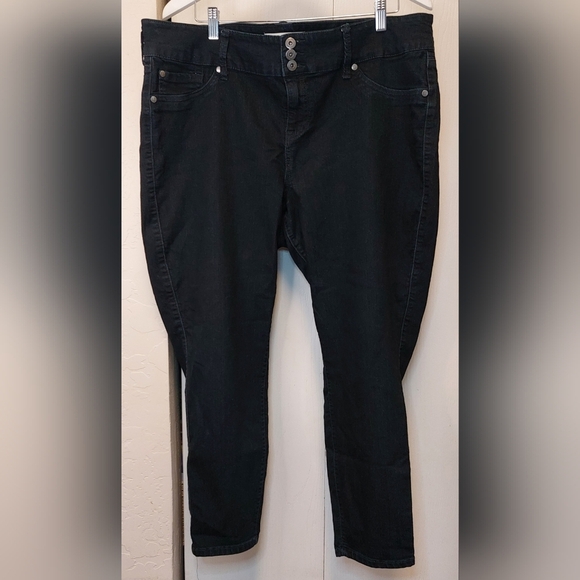 Torrid Dark Wash Button Front Jeggings size 22S Jeans Denim Stretch Soft Comfy - Picture 10 of 10